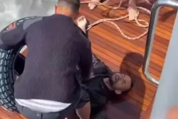 بزعنفة وعوامة فقط.. إنقاذ شاب مغربي في البحر أثناء عبوره من المغرب إلى إسبانيا