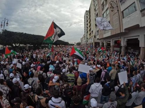 آلاف المغاربة يتظاهرون بالرباط دعما لفلسطين ومقاومتها