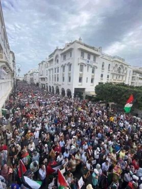 آلاف المغاربة يتظاهرون بالرباط دعما لفلسطين ومقاومتها
