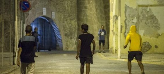 الحزب الشعبي الإسباني في مليلية يدعو إلى ترحيل القاصرين غير المصحوبين إلى المغرب