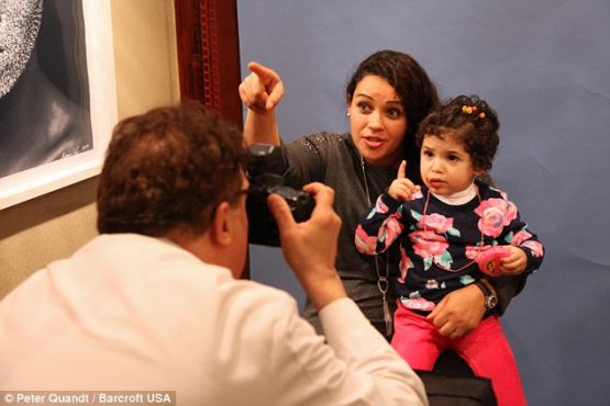 جراح أمريكي ينجح في إعادة البسمة لوجه طفلة مغربية [صور+فيديو]