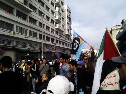 الخلافات السياسية و الإيديولوجية تقسم مسيرة التضامن مع غزة 