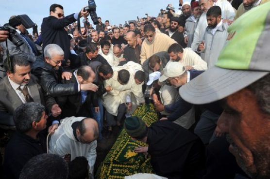 عشرات الآلاف من المشيعين في جنازة الشيخ ياسين [صور+ فيديو]