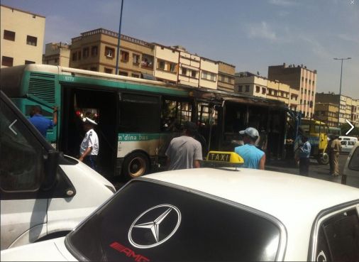 حافلة لنقل الركاب تحترق وسط الدار البيضاء [صور]