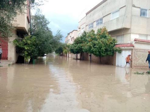 مياه الأمطار تغرق شوارع مدينة فاس