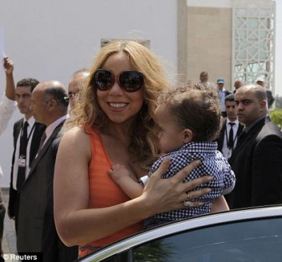 ماريا كاري تصل المغرب رفقة ابنها \