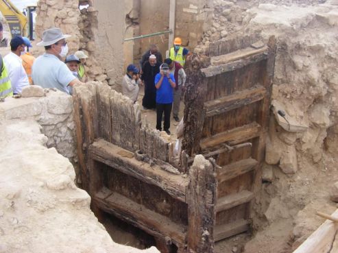 Excavations carried out by a team of Moroccan and Spanish archaeologists have revealed the main entrance to the Kasbah as well as a large wooden gate. / Municipality of Agadir