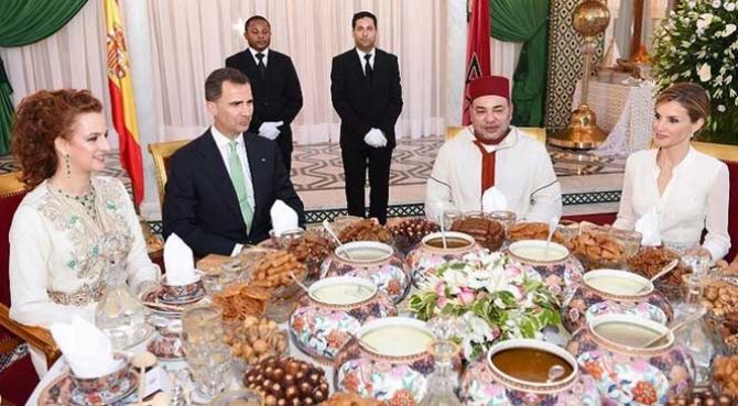 صورة لمحمد السادس يقدم الطعام لملك إسبانيا تخلق الحدث على الفايسبوك