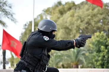 Intervention policière à Kénitra : Deux frères blessés par balles après une menace en état d'ivresse