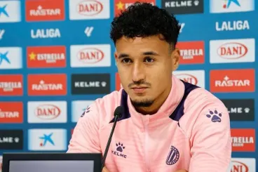بعد أحداث توري باشيكو.. اللاعب المغربي عمر الهلالي يدعو لترحيل من لا يأتون للعمل في إسبانيا