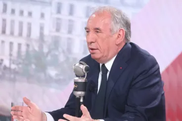 رئيس الوزراء الفرنسي ينتقد "موضة" التركيز على الإسلام في النقاش العام