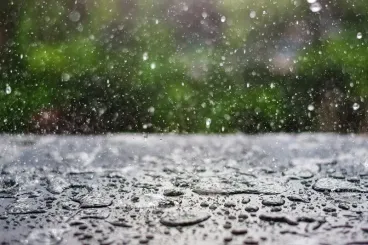زخات رعدية قوية مصحوبة بتساقط للبرد  اليوم الجمعة بعدد من مناطق المملكة
