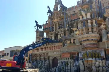 Salé’s unofficial landmark «Villa Seboua» with lion and horse sculptures faces demolition