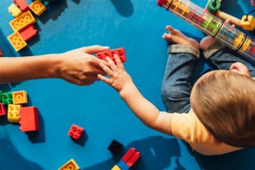 Young males as babysitters in Morocco : A new trend driven by digital childcare platforms