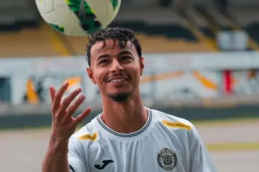 Sporting Lokeren firma al extremo belga-marroquí Anisse Brrou