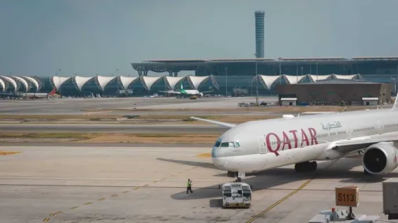 قطر تعيد فتح مجالها الجوي
