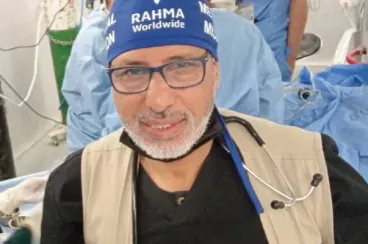 "ما يحدث ليس حربا.. إنه إبادة جماعية".. طبيب مغربي عائد من غزة يحكي شهادات مؤثرة
