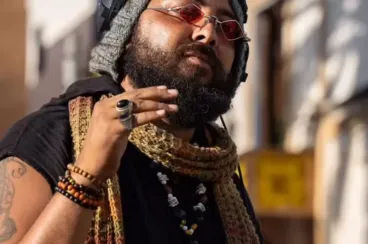 Abderahman Elebbar: el DJ que convierte las calles de Essaouira en un escenario musical