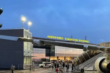 مغربي يفرّ من مطار إيطالي قبل ترحيله بلحظات