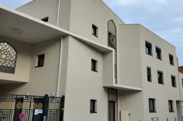 فرنسا: محاكمة شاب بتهمة إحراق مصحف أمام مسجد