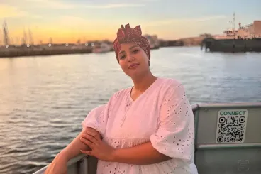 Diaspora #393: Nisrine Kasbaoui, un regreso a las raíces a través de «Amazigh Threads»